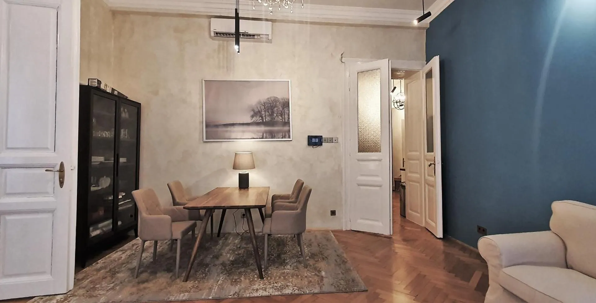 R64 - Classy & Spacious Home Near Villa District 0*, Budapest Hungary