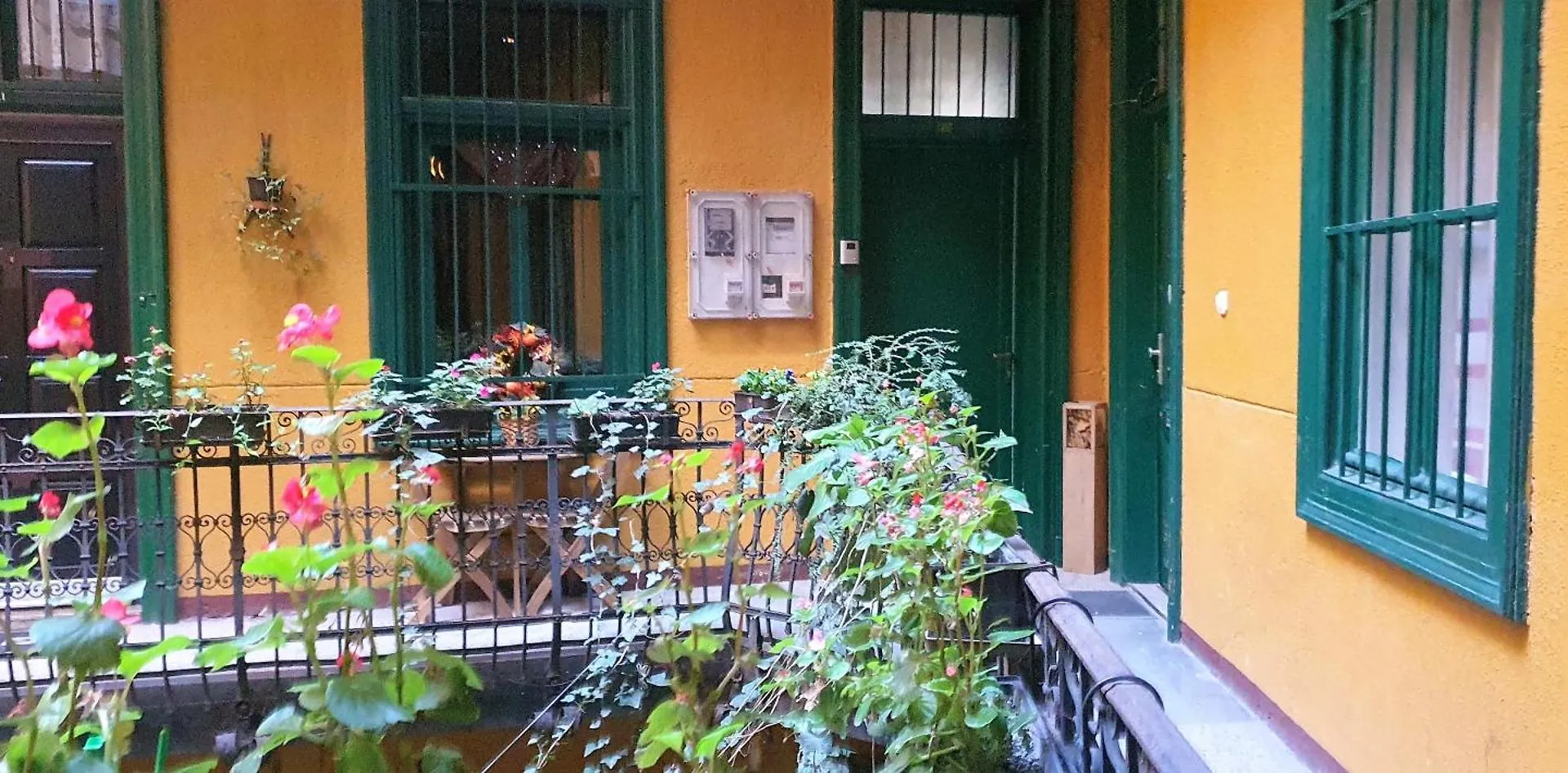 R64 - Classy & Spacious Home Near Villa District Apartment