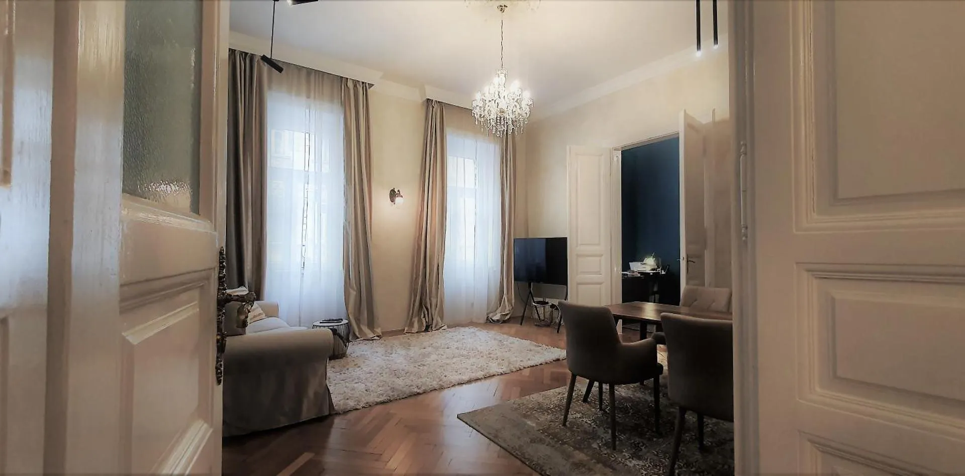 R64 - Classy & Spacious Home Near Villa District