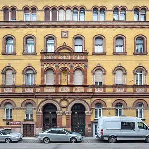  Apartment Cozy & Central With 2-bedroom