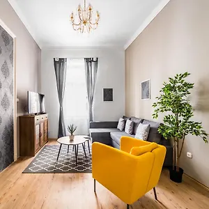  Apartment Nyar 3 Bedroom Centre Entire